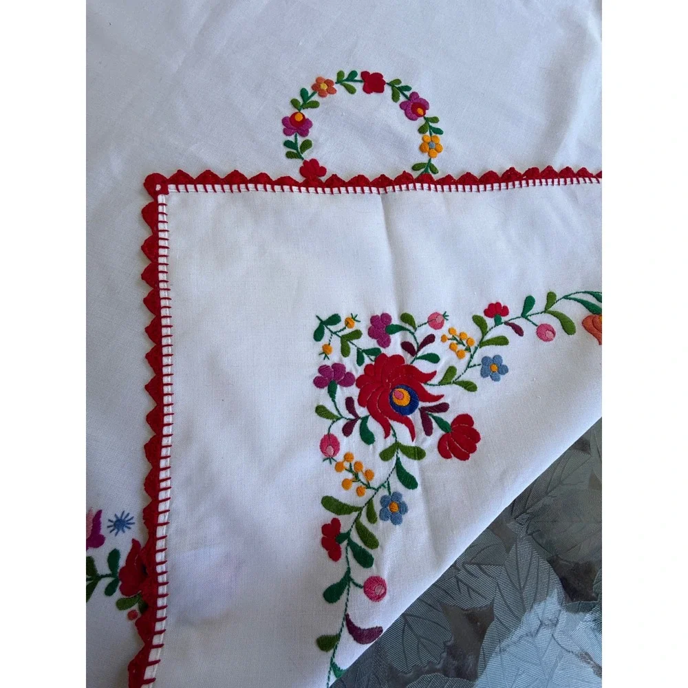 Vintage Hungarian Kalocsa Embroidered Tablecloth and Napkin Set White Floral Red